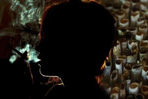 タバコと薄毛の関係はどのように影響するのか？