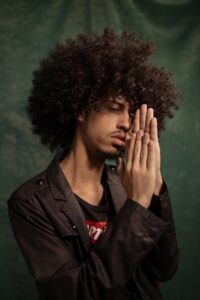 20代男性におすすめの髪型は頭頂部の薄毛を遺伝からカバーできるのか？